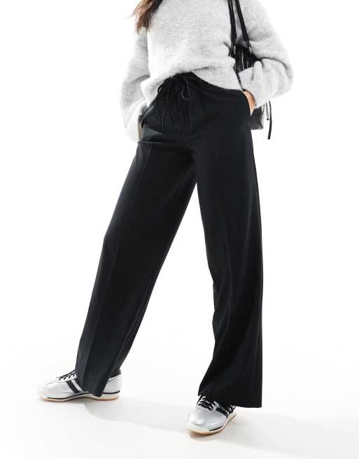 Stradivarius - Pantalon large avec ceinture nouée - Noir à fines rayures