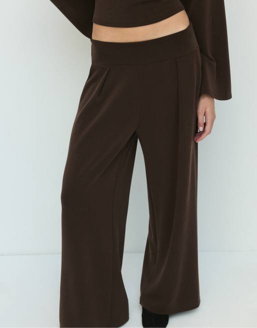 Stradivarius pantalon large doux au toucher avec pinces marron, 2 de 7