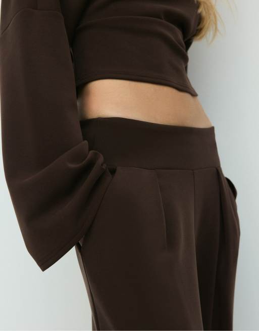 Stradivarius pantalon large doux au toucher avec pinces marron, 4 de 7