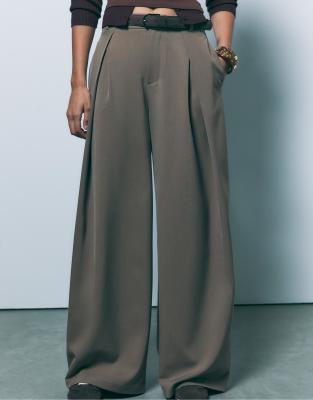 Stradivarius - Pantalon long à pinces avec ceinture - Marron-Brown