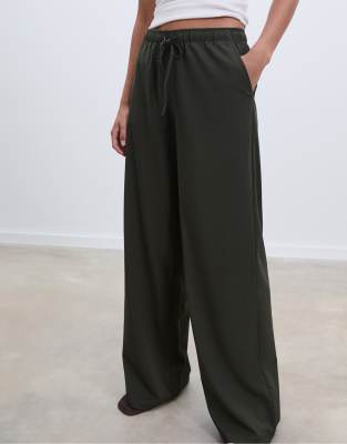 Stradivarius - Pantalon long habillé et fluide - Vert