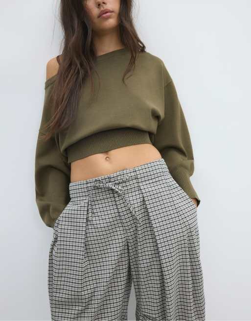Stradivarius pantalon technique à carreaux avec détail de plis en noir, 4 de 7