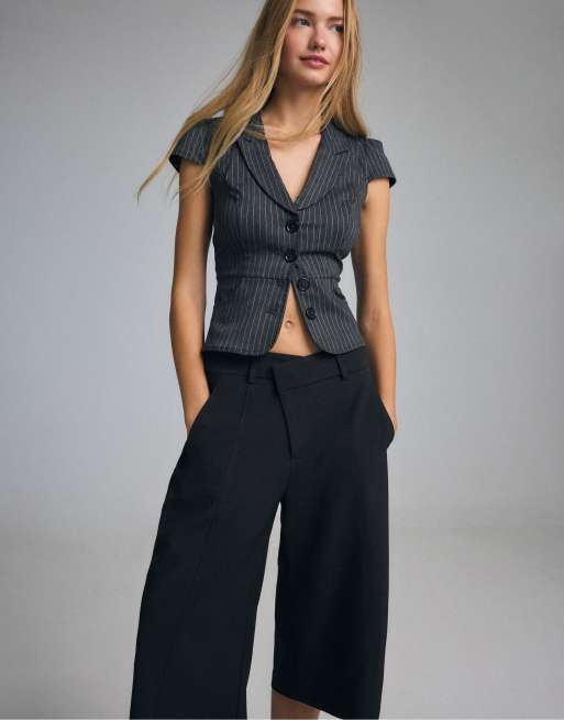 Stradivarius - Pantaloncini bermuda a fondo ampio neri con vita incrociata, 5 di 7