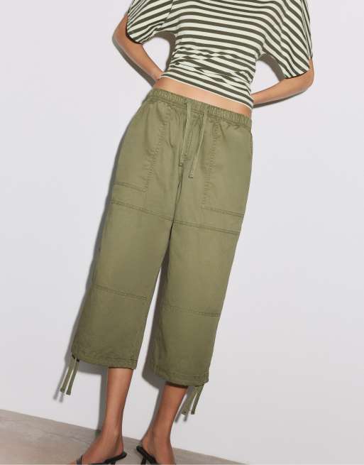 Stradivarius - Pantaloncini bermuda vestibilità comoda in popeline color kaki, 2 di 4