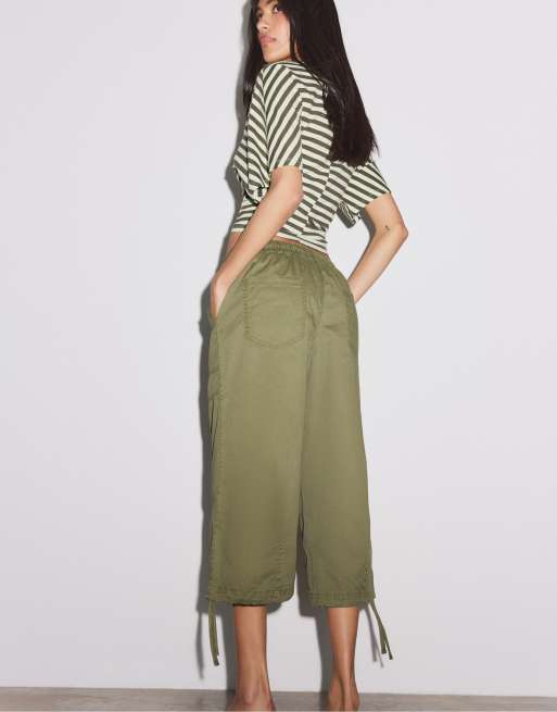 Stradivarius - Pantaloncini bermuda vestibilità comoda in popeline color kaki, 3 di 4