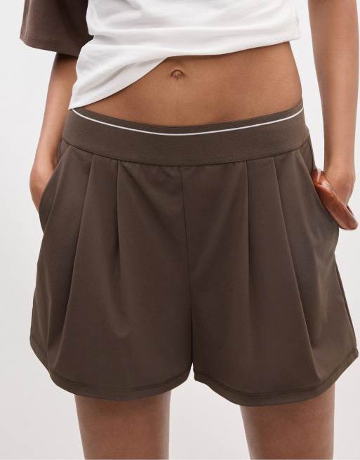 Stradivarius - Pantaloncini eleganti marroni con fascia in vita elasticizzata, 4 di 4