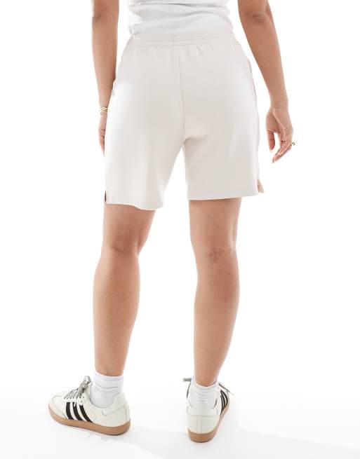 Stradivarius - Pantaloncini stile bermuda morbidi al tatto color pietra, 2 di 5