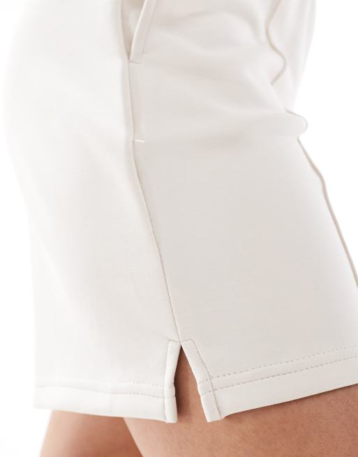 Stradivarius - Pantaloncini stile bermuda morbidi al tatto color pietra, 3 di 5