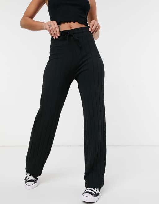 Stradivarius - Pantaloni a fondo ampio in poliestere a coste neri - BLACK