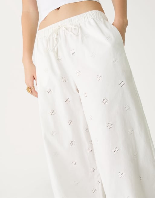 Stradivarius - Pantaloni ampi bianchi ricamati, 3 di 4