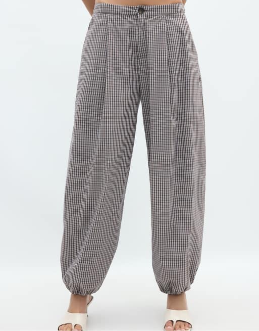 Stradivarius pantaloni balloon a quadri marroni, 2 di 5