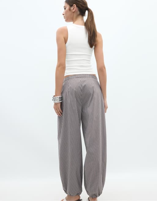 Stradivarius pantaloni balloon a quadri marroni, 3 di 5