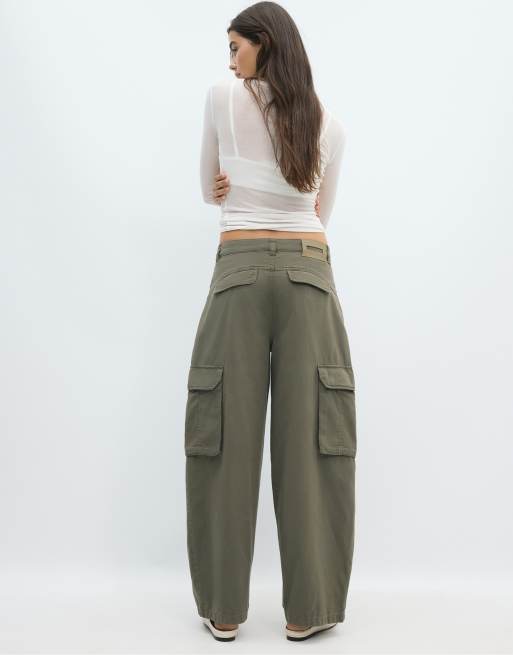 Stradivarius pantaloni cargo barrel in khaki, 3 di 7