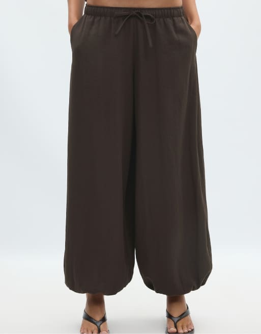 Stradivarius - Pantaloni da gaucho vaporosi marroni, 2 di 4