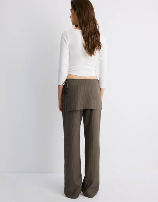 Stradivarius pantaloni dritti a righe con sovrapposizione effetto gonna color kaki, 3 di 7