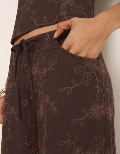 Stradivarius - Pantaloni dritti marroni ricamati, 3 di 4