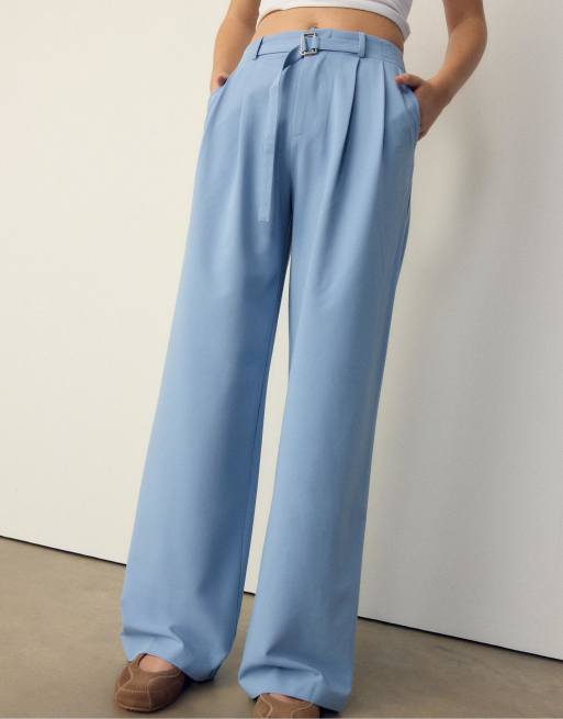 Stradivarius - Pantaloni eleganti a fondo ampio celesti con fibbia, 3 di 4