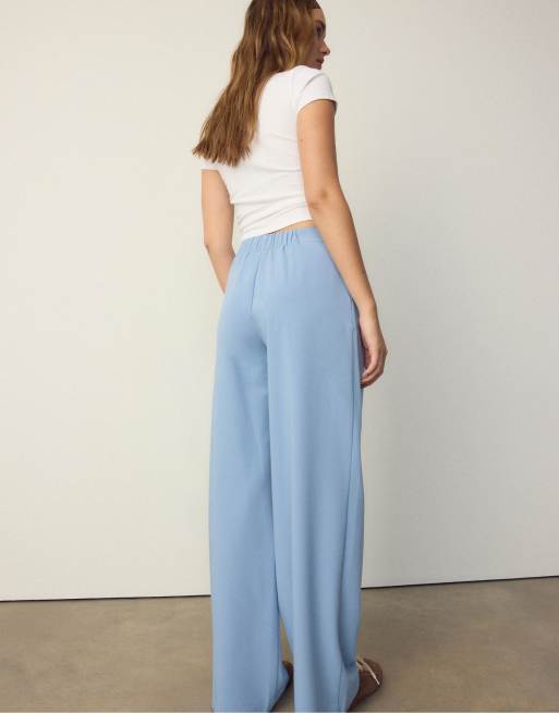 Stradivarius - Pantaloni eleganti a fondo ampio celesti con fibbia, 4 di 4