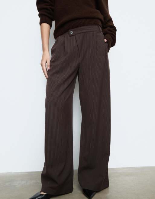 Stradivarius - Pantaloni eleganti a righe casual marroni con incrocio in vita, 2 di 4
