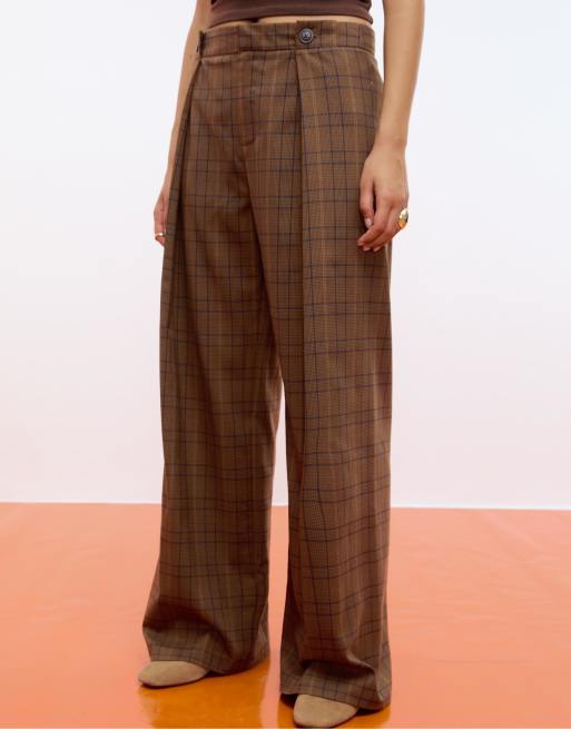 Stradivarius Pantaloni eleganti marroni a quadri con pinces ASOS