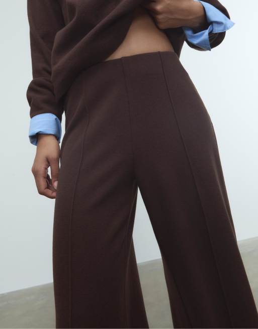 Stradivarius - Pantaloni in maglia marroni con cuciture a vista, 4 di 4