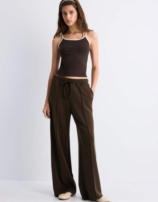 Stradivarius pantaloni jogger a gamba larga soft-touch con dettaglio cucitura frontale marroni
