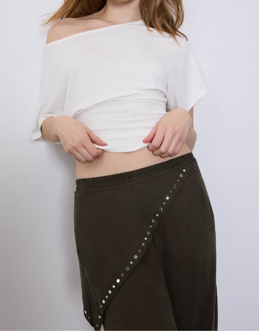 Stradivarius - Pantaloni marroni in lyocell con dettaglio stile foulard, 4 di 4