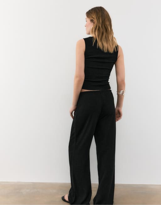 Stradivarius - Pantaloni morbidi neri effetto stropicciato, 2 di 4