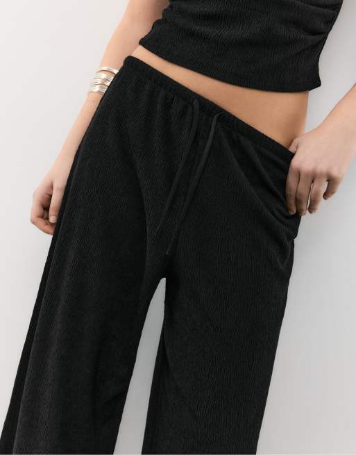 Stradivarius - Pantaloni morbidi neri effetto stropicciato, 4 di 4