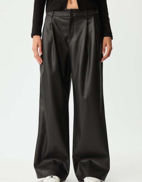 Stradivarius - Pantaloni neri in pelle sintetica con pinces - view 1