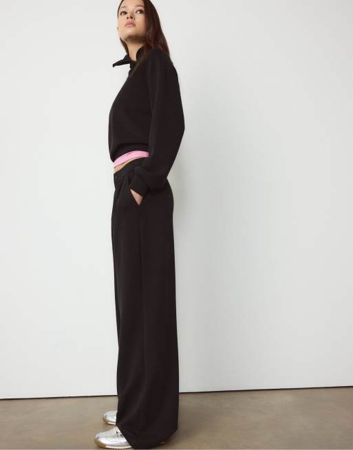Stradivarius - Pantaloni neri morbidi al tatto con pinces, 4 di 4