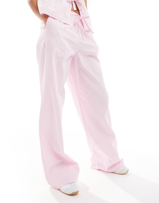 Stradivarius - Pantaloni rosa a righe allacciati sul davanti in coordinato