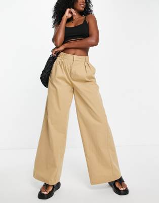 Stradivarius - Pantaloni sartoriali beige a fondo ampio 