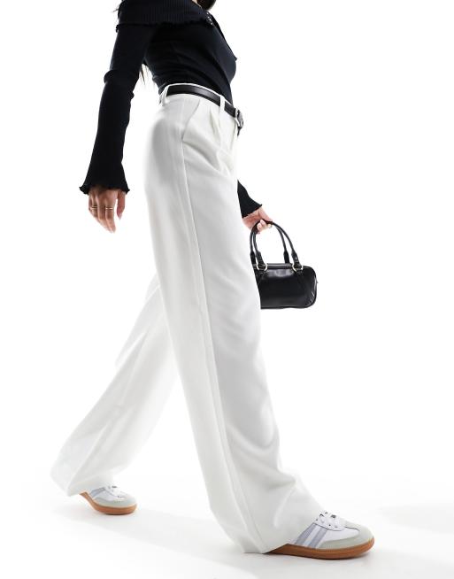 Stradivarius Pantaloni sartoriali bianchi con cintura ASOS