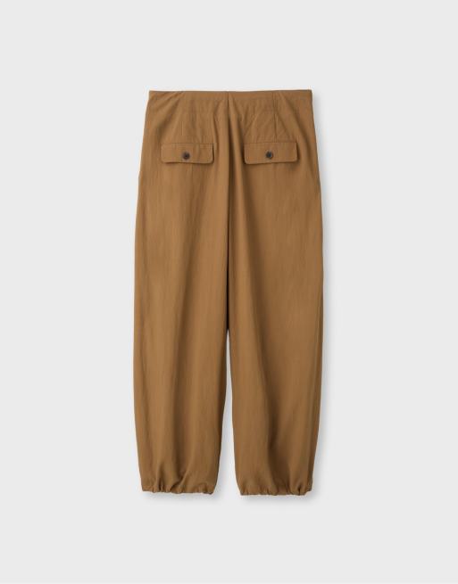 Stradivarius pantaloni tecnici a pieghe in cammello scuro, 7 di 7