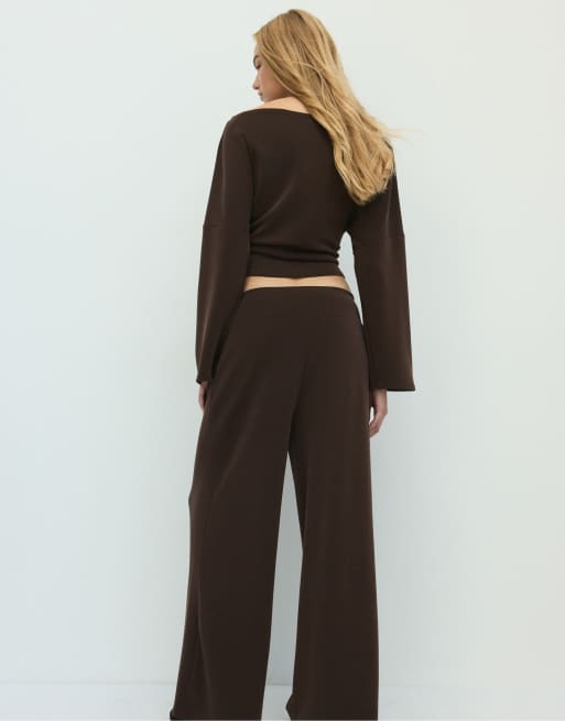 Stradivarius pantaloni wide leg soft-touch con pince marroni, 3 di 7