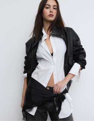 Stradivarius - Pareo-Tuch in Schwarz mit Spitze