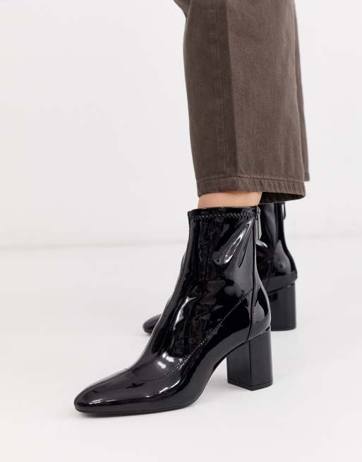 stradivarius pull on chelsea boots in black