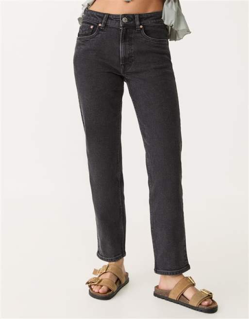 Stradivarius Petite – 1465 – Slim-Fit-Mom-Jeans in verwaschenem Schwarz, 4 von 4