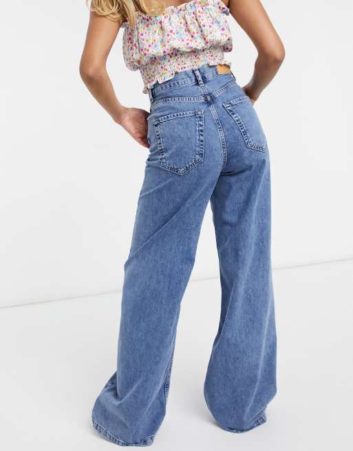 Stradivarius Petite 90s wide leg jeans in blue