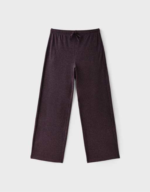 Stradivarius Petite bløde ribbede bukser i aubergine, 6 af 7