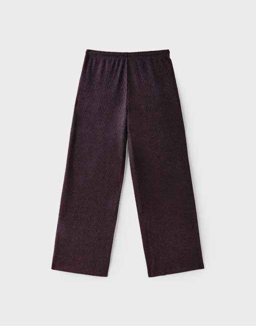 Stradivarius Petite bløde ribbede bukser i aubergine, 7 af 7
