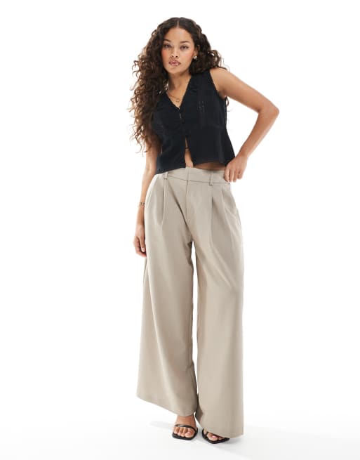 Stradivarius Petite - Broek met wijde pijpen en plooien in taupe