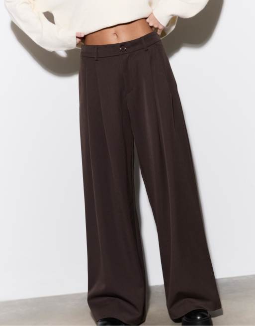 Stradivarius Petite – Bruna finbyxor med vida ben och sydda veck, 2 av 4