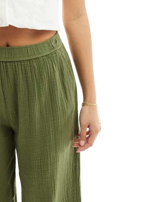 Stradivarius Petite crinkle pull on pants in khaki, 3 of 5