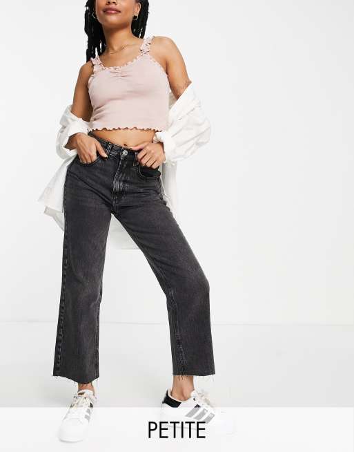 Stradivarius Petite - Cropped jeans i denim i sort vask 