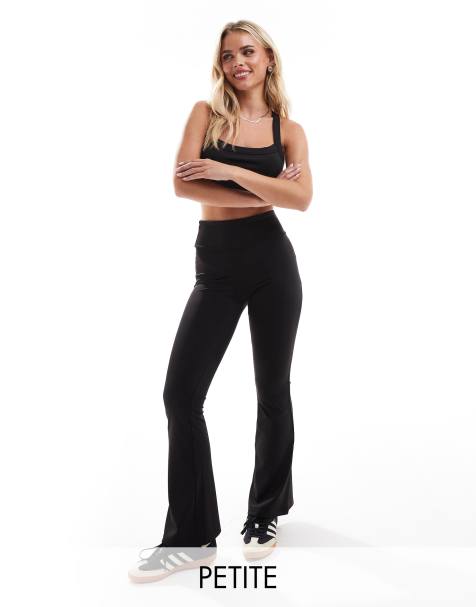 Stradivarius Petite – Czarne modelujące legginsy dzwony z dżerseju - view 1