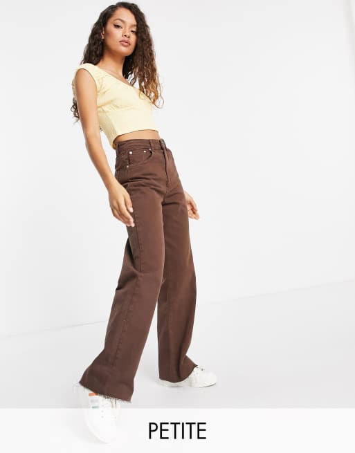 Stradivarius Petite – Czekoladowobrązowe jeansy typu dad w stylu lat 90.