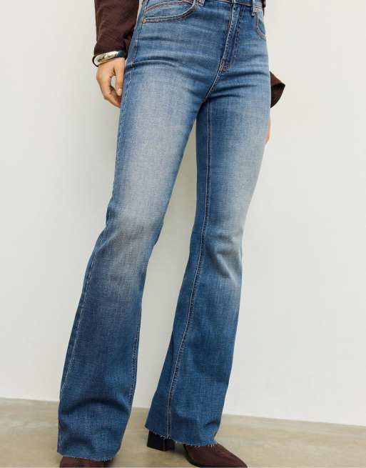 Stradivarius Petite - D74 - Lyse afblegede jeans med slidser og svaj i stretchmateriale, 2 af 4