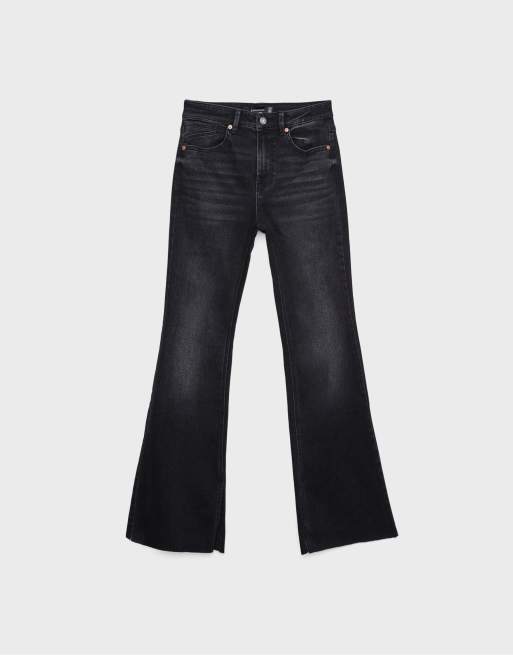Stradivarius Petite d74 slit fit flared jeans in black denim rinse wash, 6 of 7